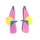 Pendientes de diseño abstracto en tonos rosa, amarillo y azul, inspirados en obras de arte contemporáneo.