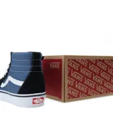 Championes de caña alta Vans SK8, con capellada de lona y gamuza en colores azul, negro y blanco.