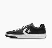 Championes urbanos Converse Pro Blaze, color negro con detalles en blanco, confeccionados en cuero sintético, con logo de estrella y galón en los laterales y suela de goma.