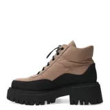 Botas de mujer Miss Carol modelo Nantu, color beige, acordonadas y con plataforma track.