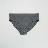 Pack de tres slips grises lisos con cintura elástica.