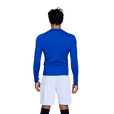 Remera deportiva negra de manga larga con orificio para el pulgar y logo de Umbro estampado en el pecho.