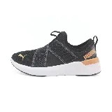 Zapatillas deportivas Puma Softride Harli Slip On para mujer, color negro con detalles en dorado. Diseño sin cordones con bandas elásticas cruzadas en el empeine y logo de Puma en el lateral y la puntera.