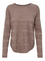 Sweater marrón de punto con cuello redondo y mangas largas.