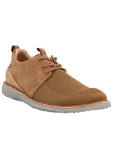 Zapato híbrido de hombre color marrón, con capellada de tejido ligero y detalles en cuero. Suela con tecnología Honey Foam.