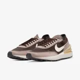 Championes Nike Waffle One, color marrón con detalles en beige y blanco.