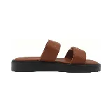 Sandalias negras con plataforma y dos tiras anchas con hebillas plateadas.