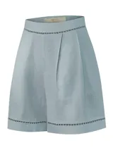 Short celeste de tiro alto con detalle de calados en cintura y ruedo.