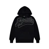 Hoodie negro con capucha y bolsillo canguro. Presenta un gran estampado frontal con el logo de la marca "Trapstar" en tipografía cursiva, delineado en blanco.