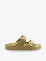 Sandalias Birkenstock Arizona, color dorado, fabricadas en goma EVA, con doble tira y hebillas ajustables.