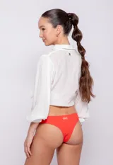 Parte inferior de bikini colaless color negro.