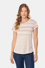 Remera de algodón a rayas horizontales azul marino y blancas, con cuello redondo y mangas cortas.