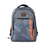 Mochila con diseño moderno, color azul con estampa frontal y logo de la marca Umbro.