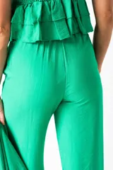 Pantalón de vestir verde Benetton, de corte recto, con bolsillos laterales y cinturón con hebilla forrada.