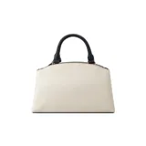 Cartera Guess modelo Easley, color blanco hueso, con doble asa corta negra y correa larga con estampado del logo de la marca. Incluye charm colgante con candado.
