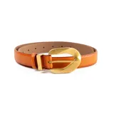 Cinturón de cuero vacuno color naranja, de 2,9 cm de ancho, con hebilla metálica dorada ovalada.
