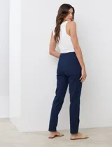 Jegging de algodón elastizado azul, marca Ruby Rd. Pretina ancha elastizada. Delantera con bolsillos simulados. Trasera con bolsillos aplicados.