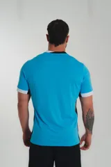 Camiseta de fútbol Nike de la selección uruguaya, modelo Stadium de la equipación titular. Diseño celeste con detalles en blanco y negro, logo de Nike y escudo de la AUF.