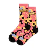 Calcetines Caterpillar de largo medio con diseño jacquard de camuflaje en tonos rosa, amarillo, celeste y negro. Logo de la marca en la parte inferior del pie.