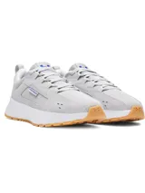 Championes urbanos Under Armour Street Mirage color gris claro, con detalles en gamuza y malla, logo de la marca en el lateral y suela blanca con detalles en color caramelo.