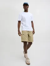 Short color beige de Jack & Jones, estilo cargo, con bolsillos laterales y traseros.