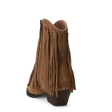 Botas de caña corta estilo western, confeccionadas en gamuza color marrón. Presentan flecos largos laterales, detalle de tachas metálicas en la parte superior y puntera ligeramente desgastada.