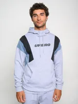 Canguro negro, gris y verde con capucha y cordones ajustables, logo de Umbro estampado en el pecho y bolsillo tipo canguro.