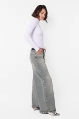 Top de morley manga larga gris, al cuerpo; largo camiseta.