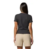 Remera de mujer Columbia color gris oscuro, de corte clásico, con cuello redondo y mangas cortas. Logo de la marca estampado en el pecho. Confeccionada con tejido Omni-Wick™ que absorbe el sudor.