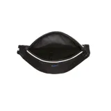 Riñonera negra con logo Nike bordado en azul y detalles en blanco.