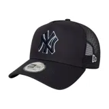 Gorra New Era 9Forty Trucker de los New York Yankees, color negro con logo bordado en blanco. Cuenta con visera curva, paneles frontales rígidos y paneles traseros de malla. Ajustable con cierre snapback.