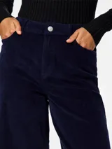 Pantalón de pana azul marino de corte ancho.