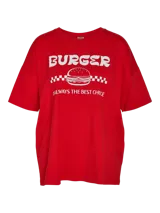 Camiseta roja de corte holgado con estampado de hamburguesa y texto en blanco.