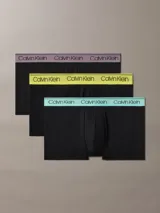 Pack de tres bóxers Calvin Klein de microfibra stretch, color negro con cintura elástica en tres colores: lila, amarillo y celeste.