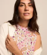 Vestido largo evasê de viscosa con estampado floral paisley, cuello redondo y sin mangas.
