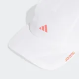 Gorro deportivo Adidas Adizero color blanco con logo de la marca en naranja.