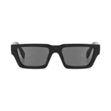 Gafas de sol unisex con montura rectangular negra y lentes grises. Fabricadas con plástico reciclado y filtro UV 400.
