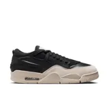 Championes Air Jordan 4 Rm de hombre, color negro con detalles en beige y suela texturizada.