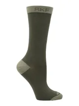 Calcetines largos color verde militar con talón y puntera en gris claro. Elástico superior con logo RKF en gris claro.