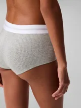 Bombacha hípster gris de algodón modal con textura de canalé y cintura elástica blanca con logo de Calvin Klein.