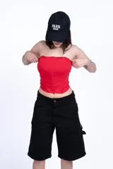 Corset negro sin mangas, con ajuste frontal y diseño ajustado al cuerpo.