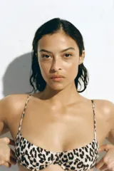 Top de bikini con estampado de leopardo, sin relleno, con tirantes ajustables y copas con aro.