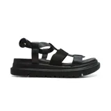Sandalias negras con plataforma, tiras anchas de cuero y ajuste con hebilla.
