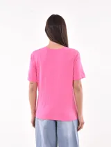 Remera color ladrillo con estampado de olas y texto "Waves of Life" en blanco.