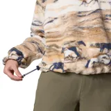 Buzo polar Columbia, con estampado de caballos, cuello alto con botones a presión y bolsillo en el pecho con cierre.