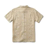 Camisa de manga corta color beige con estampado de mariposas y soles.