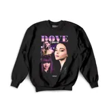 Buzo negro de algodón con estampado de collage de fotos de Dove Cameron y texto en color lila.