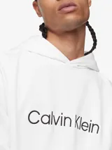 Buzo con capucha de felpa blanca, con logo estándar de Calvin Klein, bolsillo canguro y puños de canalé.
