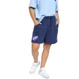 Short deportivo azul marino con cordón ajustable en la cintura, logo de Umbro bordado en la pierna derecha y escudo del Club Nacional de Football en la pierna izquierda.