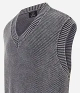 Chaleco masculino de punto con cuello en V, diseño boxy, barras contrastantes y efecto desteñido.